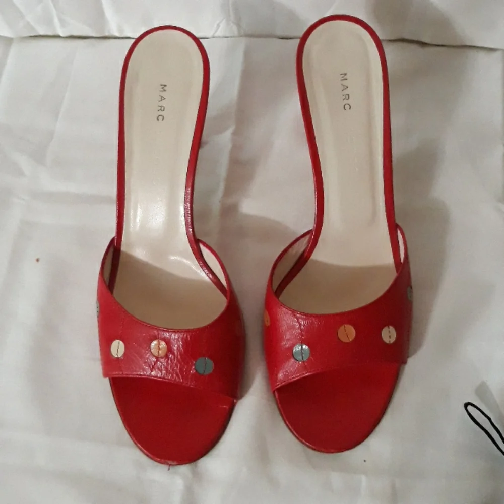 Marc Jacobs Coral polka dot leather sandals. - Picture 2 of 5